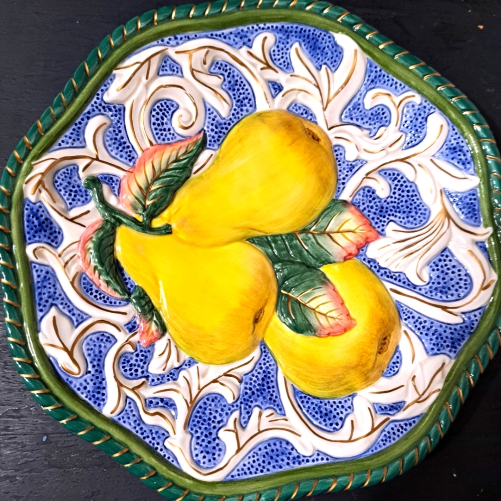 FITZ AND FLOYD MAJOLICA PEAR PLATE 9 INCH